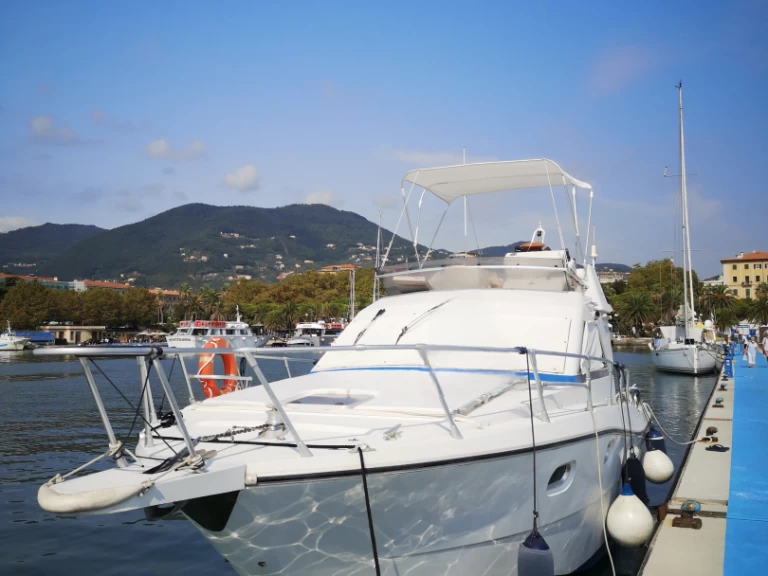 Motorboat to hire Bocca di Magra at the best price