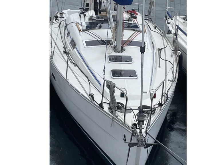 Sailboat hire in Toulon - Bénéteau Oceanis 323 Clipper