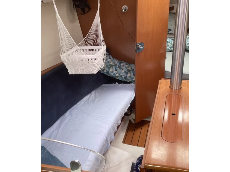 Hire Sailboat Bénéteau with a boat licence