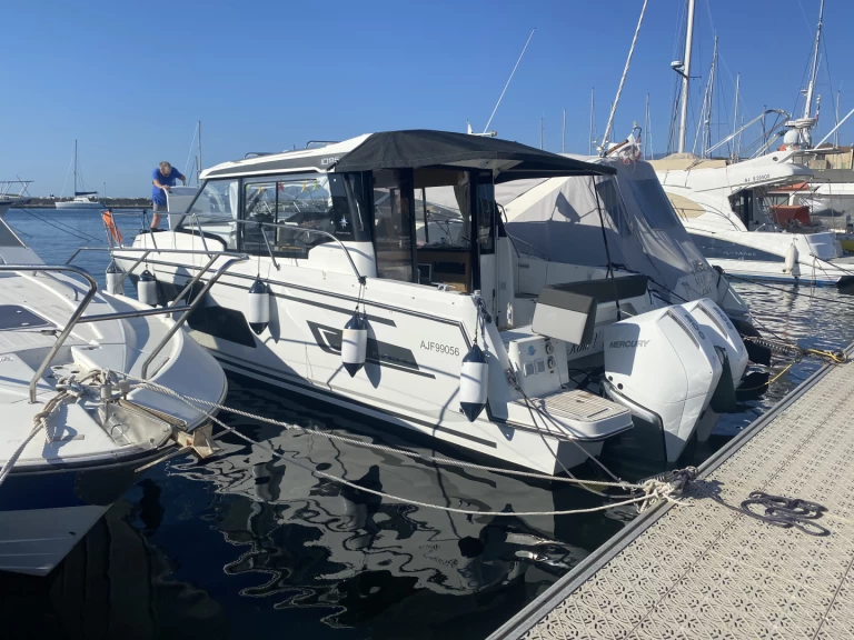 Hire Motorboat with or without skipper Jeanneau Saint-Florent