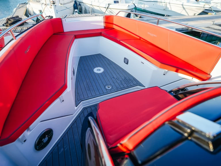 Yacht hire L'Herbaudière cheap Jaguar 7.0