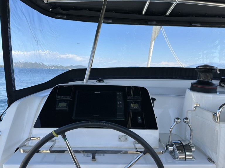 Hire a Lagoon Lagoon 42 Lefkáda