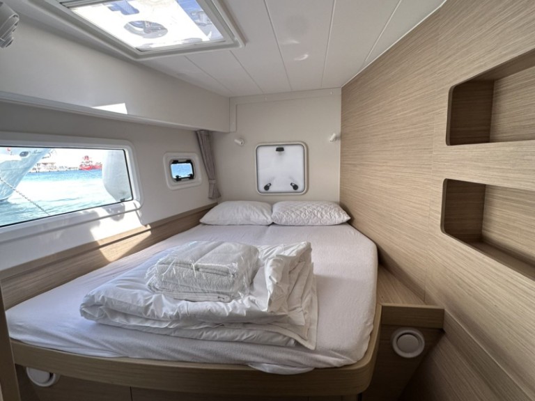 Catamaran to hire Lefkáda at the best price