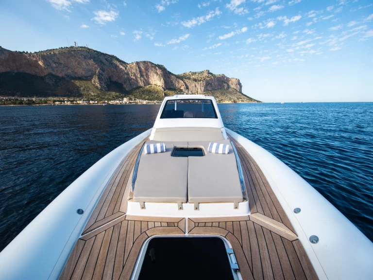 Yacht charter Lipari - Magazzu mx 14 on SamBoat