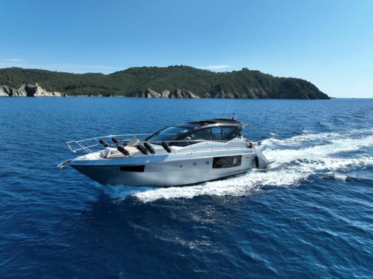 Hire Motorboat with or without skipper Cranchi Saint-Tropez