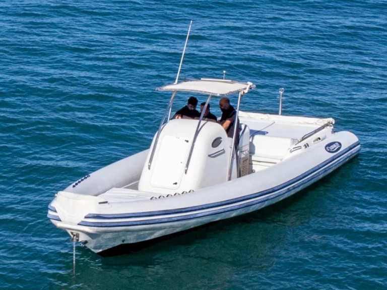 Charter a Nautica Led 33 gs in Terracina on Samboat