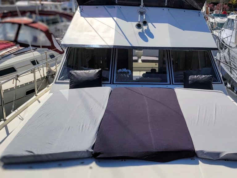 Charter a Guy Couach Guy Couach 1200 Fly in Sainte-Marie-la-Mer on Samboat