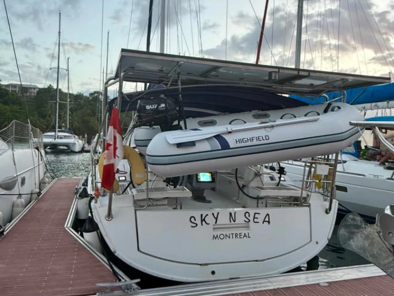 Hire a Bénéteau Oceanis 41.1 Marigot