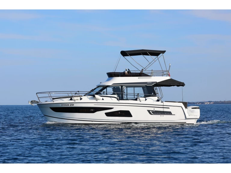 Charter a Jeanneau Merry Fisher 1095 Fly in Zadar on Samboat