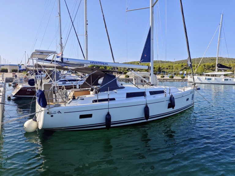 Sailboat to hire Sukošan at the best price