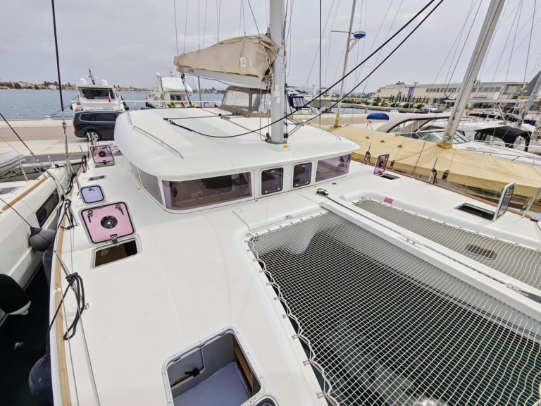 Charter a Lagoon Lagoon 400 S2 in Sukošan on Samboat