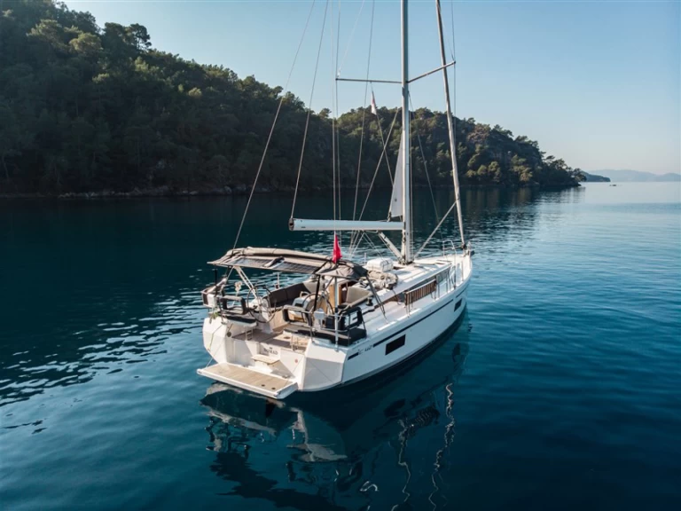 Hire Sailboat Bavaria with a boat licence