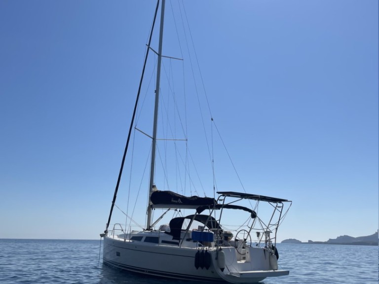 Hire a Hanse Hanse 348 Marseille