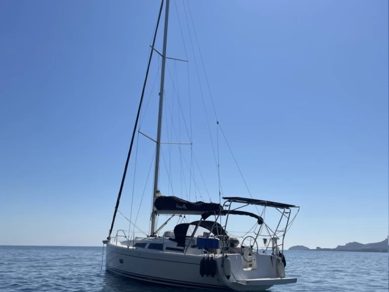 Hire a Hanse Hanse 348 Marseille