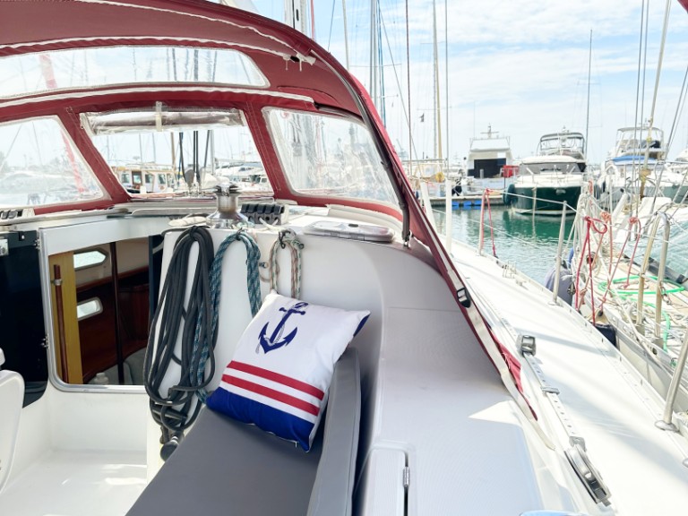 Yacht hire Athens cheap Oceanis 393 Clipper