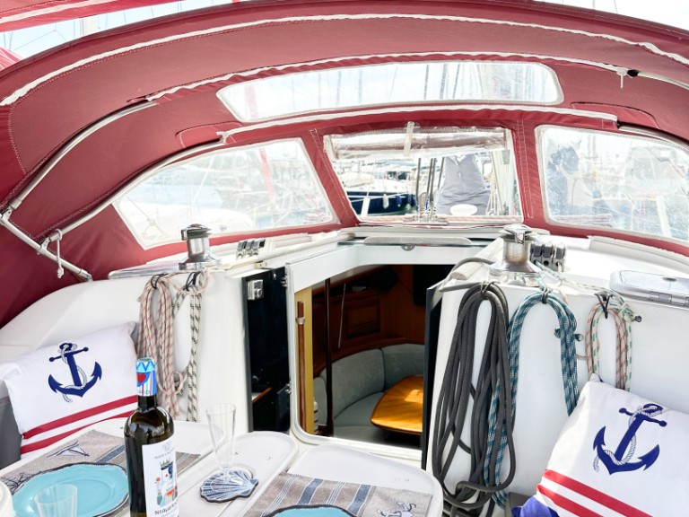 Charter a Bénéteau Oceanis 393 Clipper in Athens on Samboat