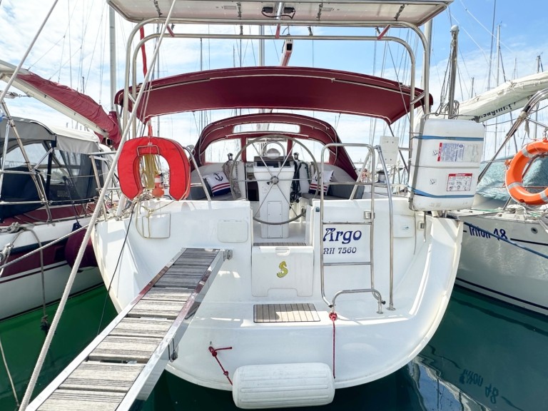 Hire a Bénéteau Oceanis 393 Clipper Athens