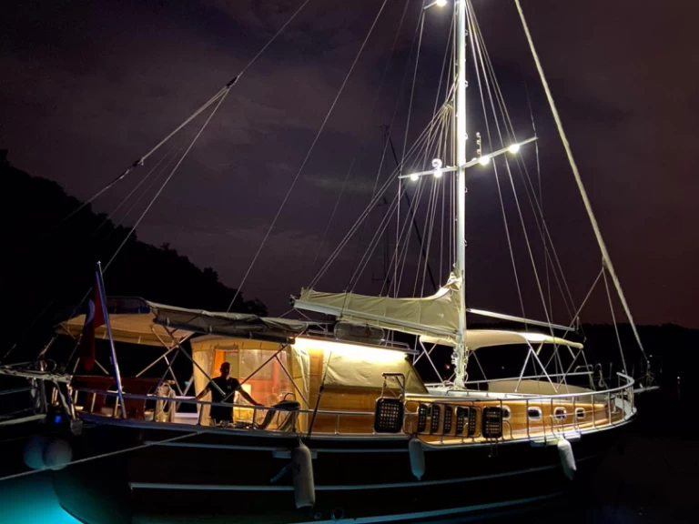 Sailboat to hire Göcek at the best price