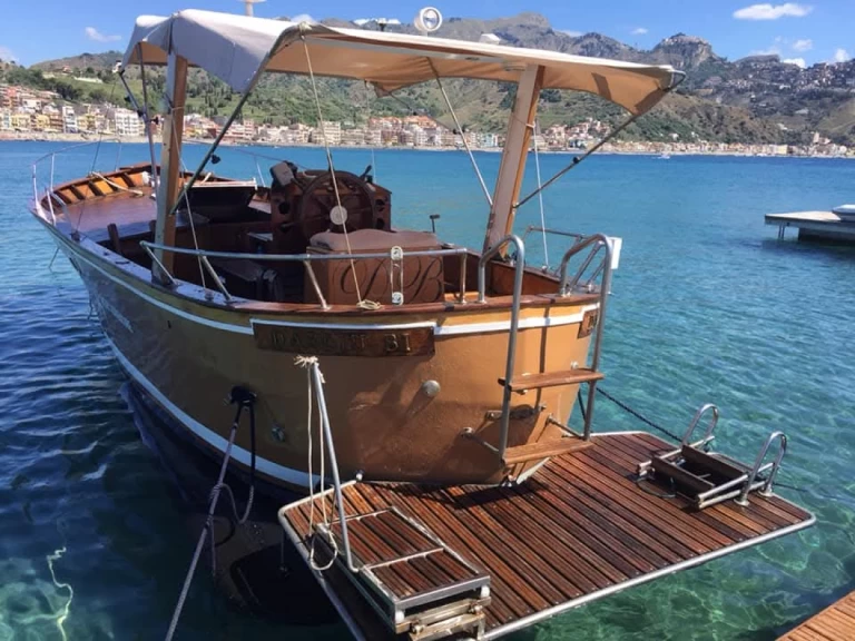 Hire Motorboat with or without skipper Gozzo Taormina