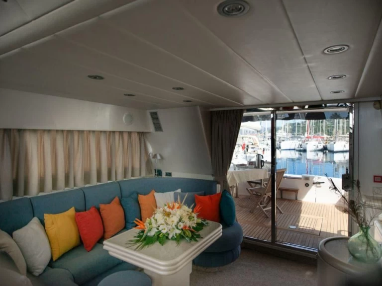 Hire Motorboat Neptune with a boat licence