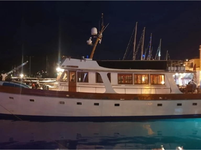 Hire Luxury Yacht with or without skipper Grand Banks Agios Kosmas Marina