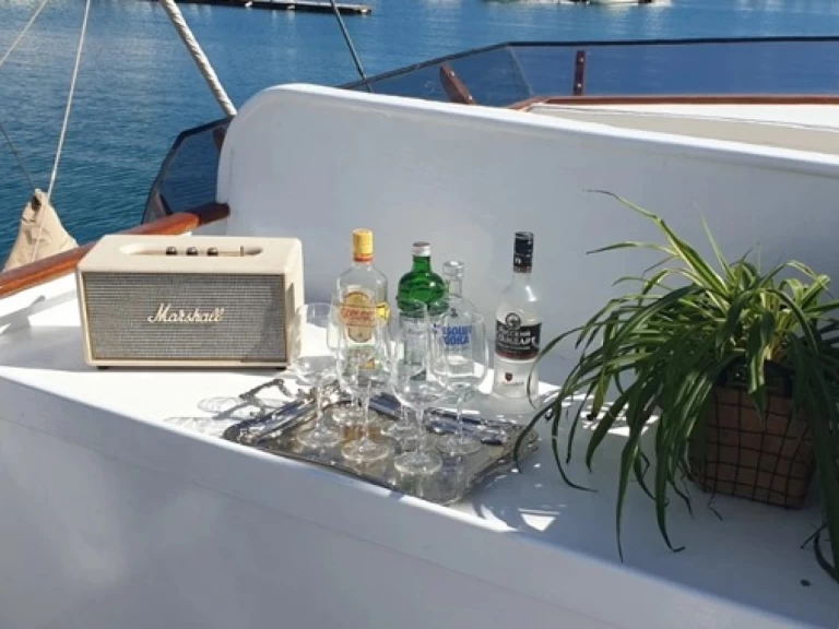 Hire Luxury Yacht Grand Banks with a boat licence