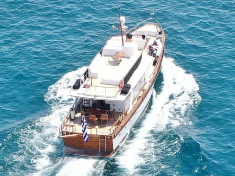 Luxury Yacht to hire Agios Kosmas Marina at the best price