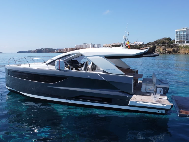 Hire Motorboat Jeanneau with a boat licence
