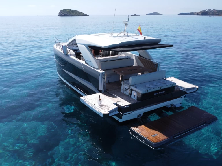Motorboat to hire Santa Eulària des Riu at the best price