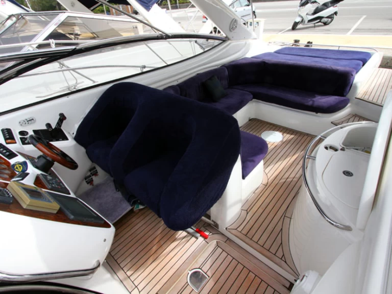 Charter a Sunseeker Sunseeker 48 in Beaulieu-sur-Mer on Samboat