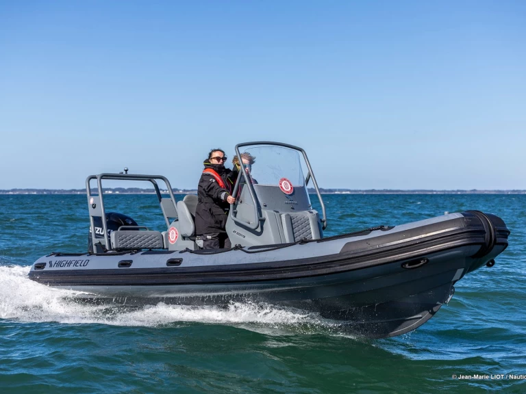 Hire RIB Highfield with a boat licence