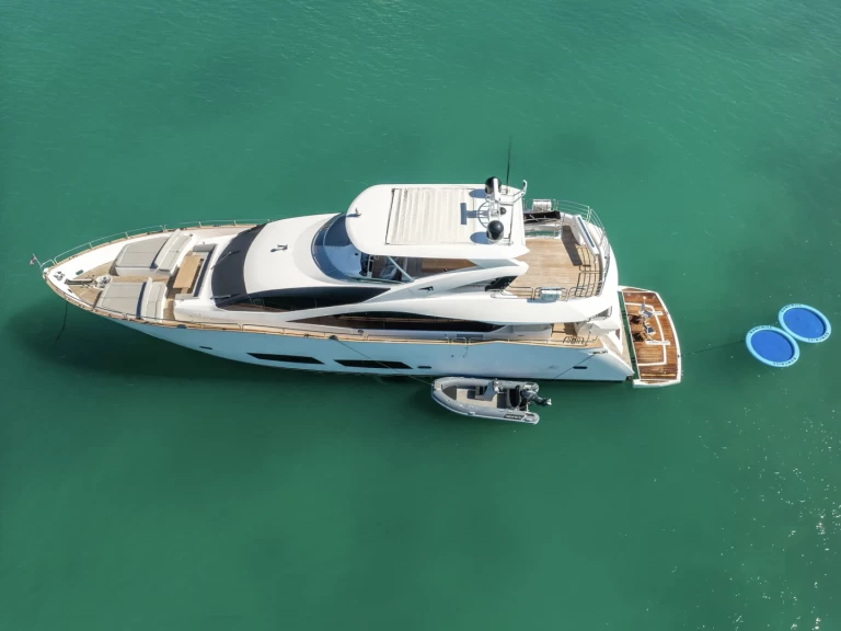 Luxury Yacht to hire South Miami Beach at the best price