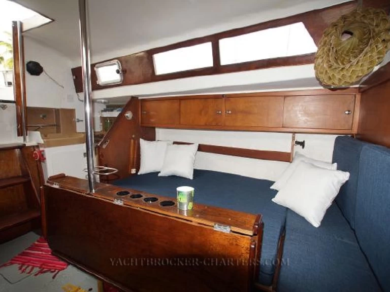 Sailboat to hire Saint-Mandrier-sur-Mer at the best price