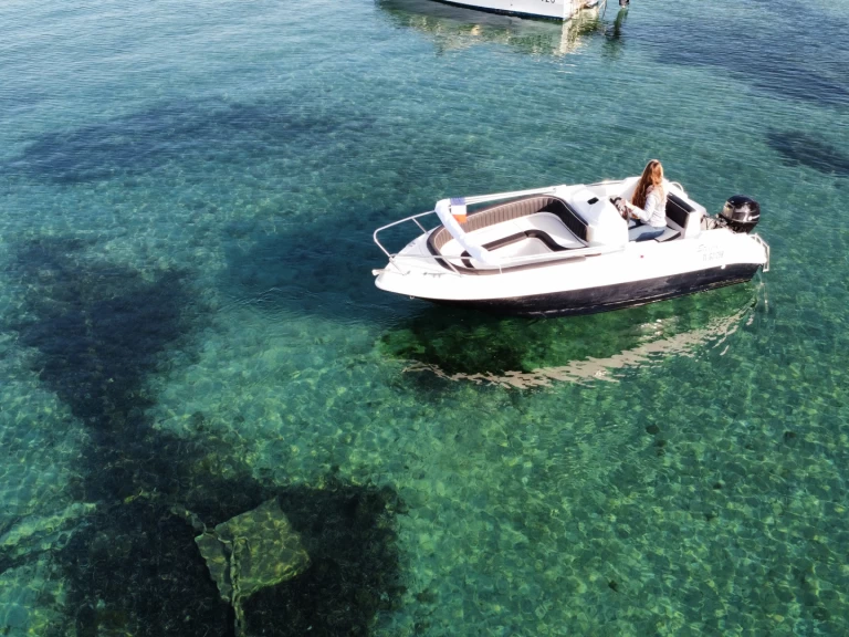 Hire RIB Delta Marine with a boat licence