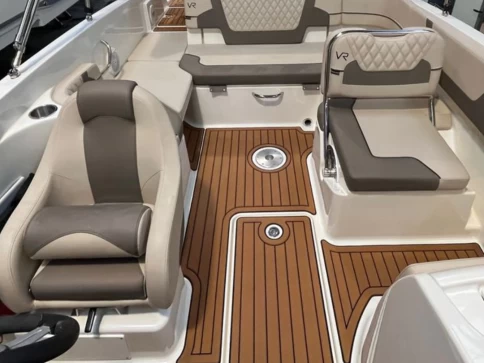 Hire a Bayliner VR5 OB Port Fréjus