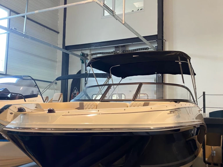 Motorboat hire in Port Fréjus - Bayliner VR5 OB