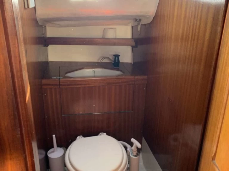 Sailboat to hire Saint-Mandrier-sur-Mer at the best price