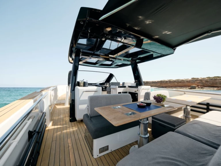 Hire Motorboat Fjord with a boat licence