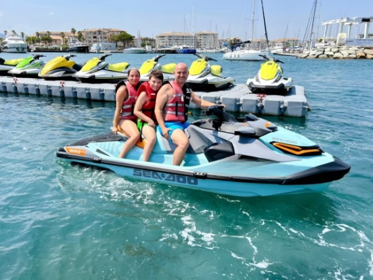 Charter a Sea-Doo GTX 230 in Fréjus on Samboat