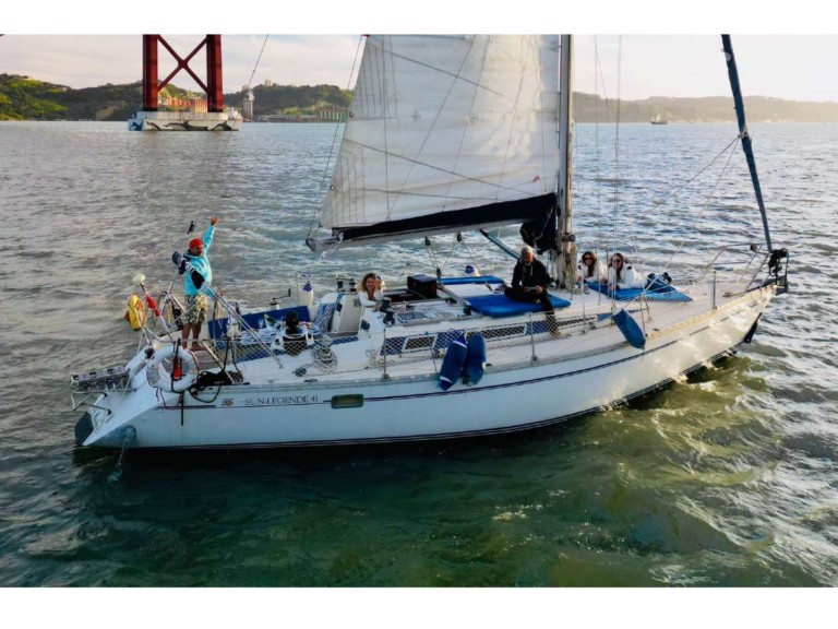 Sailboat hire in Horta - Jeanneau Sun légende 41