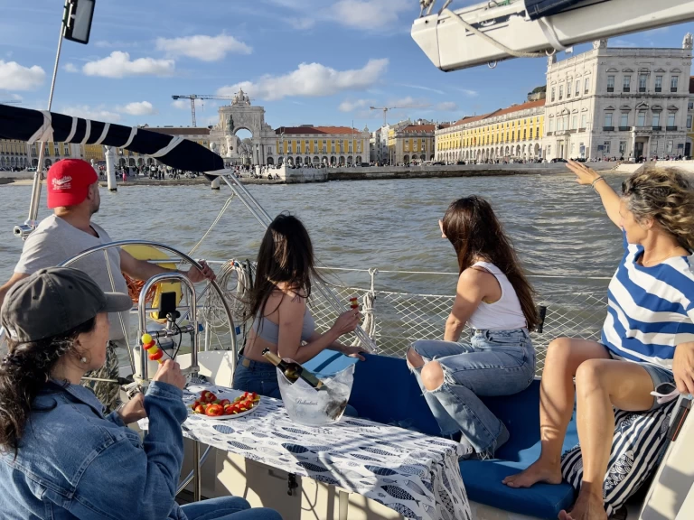 Hire Sailboat with or without skipper Jeanneau Horta