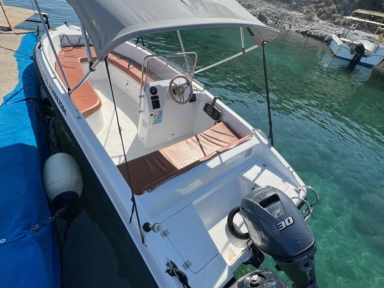 Hire Motorboat Asso with a boat licence