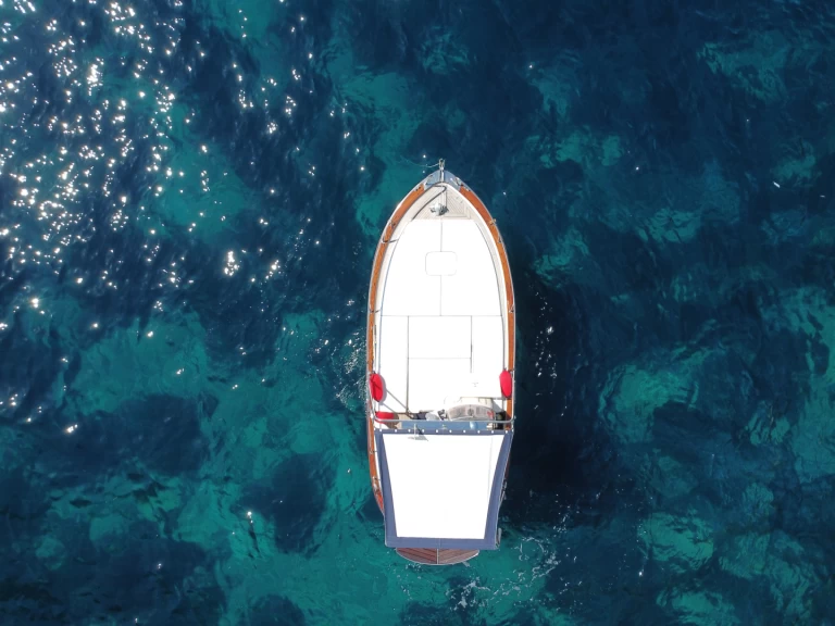 Charter a Apreamare Apremare 28 in Sorrento on Samboat