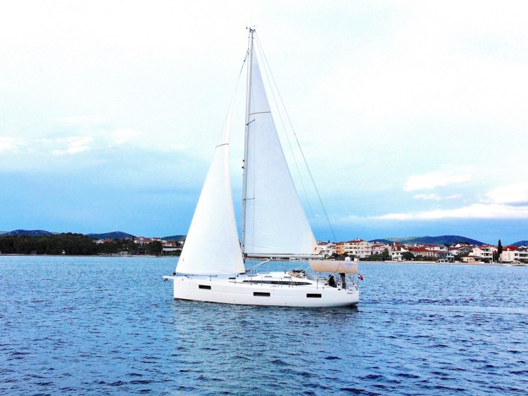 Sailboat hire in Pirovac - Elan Impression 45