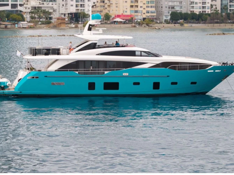 Hire Luxury Yacht Princess, UK with a boat licence