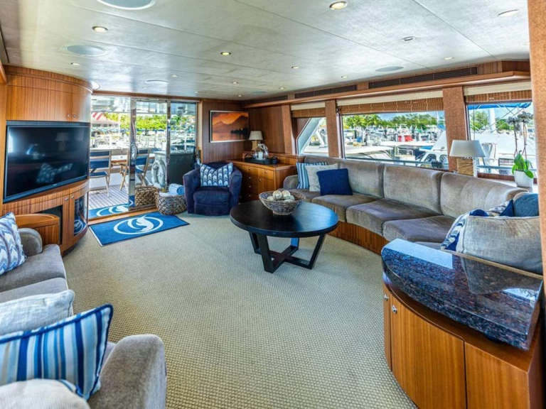 Yacht hire Stuart cheap JUS CHILL'N'