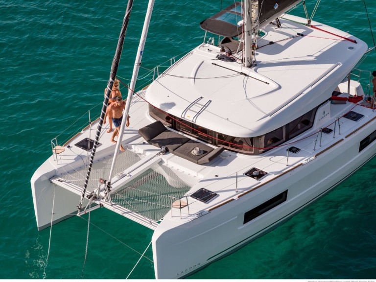 Hire Catamaran Lagoon with a boat licence