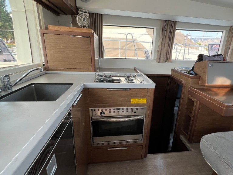 Catamaran to hire Alimos at the best price