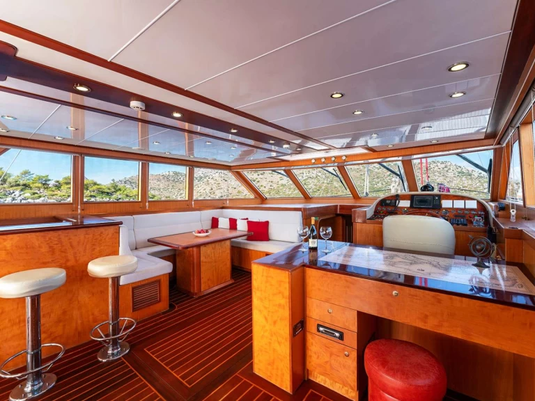 Charter a MURAL SHIPYARDS SERENITY 86 in Marmaris on Samboat