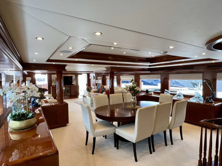 Charter a Hatteras ESCAPE in Caribbean on Samboat